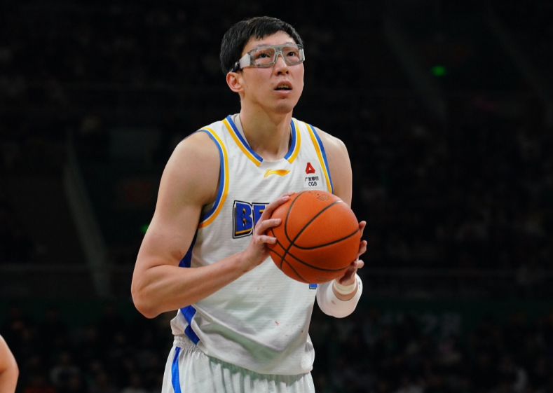 北京横扫送广州5连败:翟晓川时隔476天轰两双 杰曼25+7+6三分